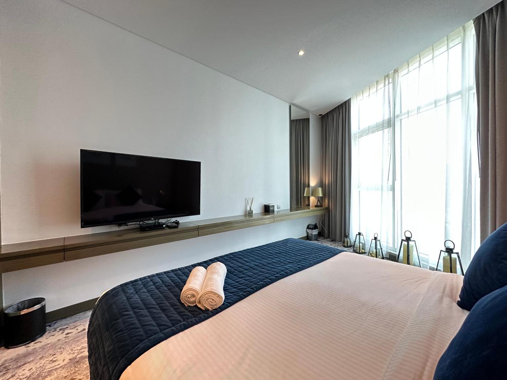 Business Bay Modern With A Canal View At Damac Maison Prive 1616 Appartamento Dubai